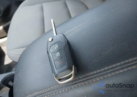 2021 Ford Escape S z USA, uszkodzony, nr VIN 1FMCU9F67MUA99203